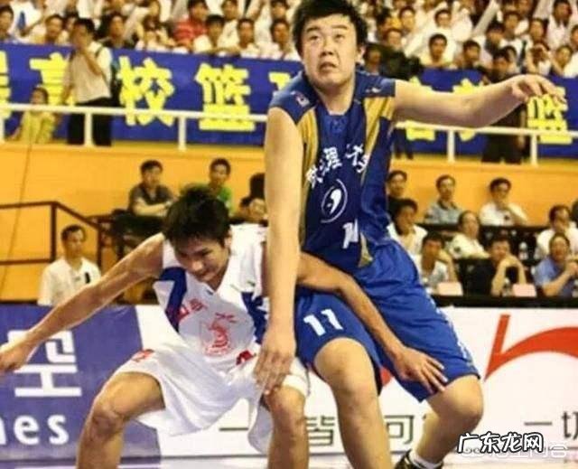 韩德君打爆王哲林和周琦，CBAdiyi中锋是韩德君吗？