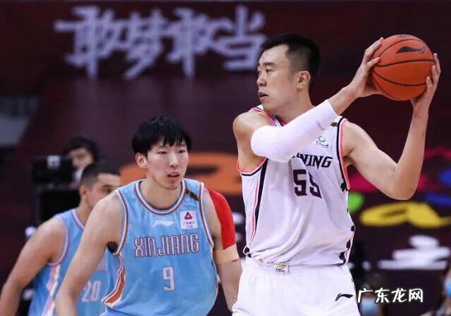 韩德君打爆王哲林和周琦，CBAdiyi中锋是韩德君吗？