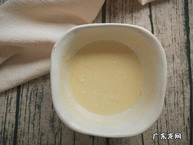 外面有面粉裹着的 请问怎么做炸鱼,又香,刺又脆。