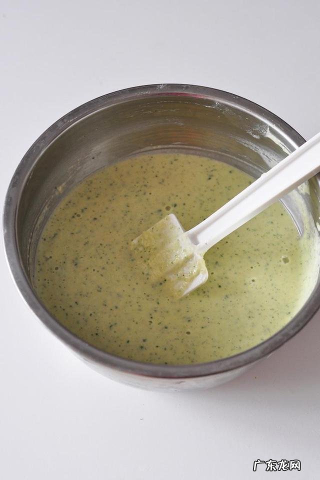 外面有面粉裹着的 请问怎么做炸鱼,又香,刺又脆。