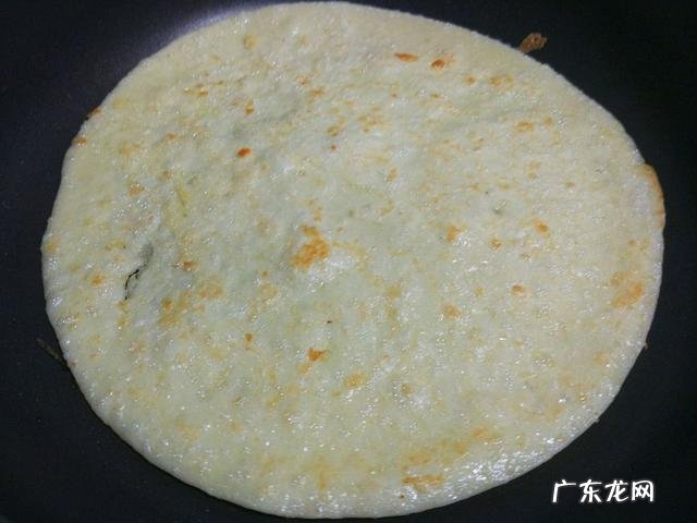 外面有面粉裹着的 请问怎么做炸鱼,又香,刺又脆。