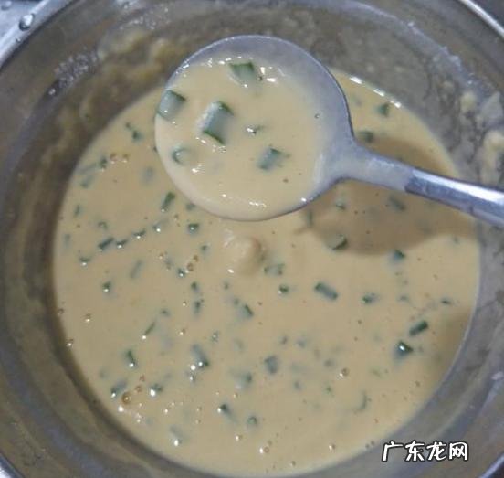 外面有面粉裹着的 请问怎么做炸鱼，又香，刺又脆。