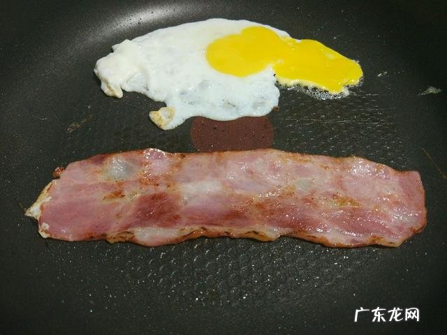 外面有面粉裹着的 请问怎么做炸鱼,又香,刺又脆。