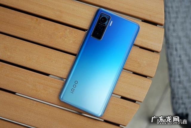 上班族,想换个手机,主要玩手游,预算5000以内有推荐的吗?