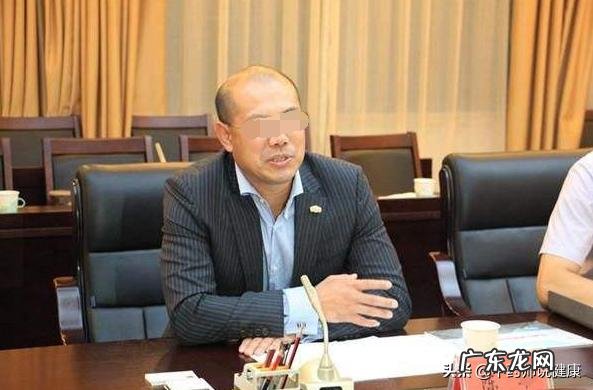 对于绿地的桃色新闻,你怎么看?这么漂亮的女孩却跟了一个光头?