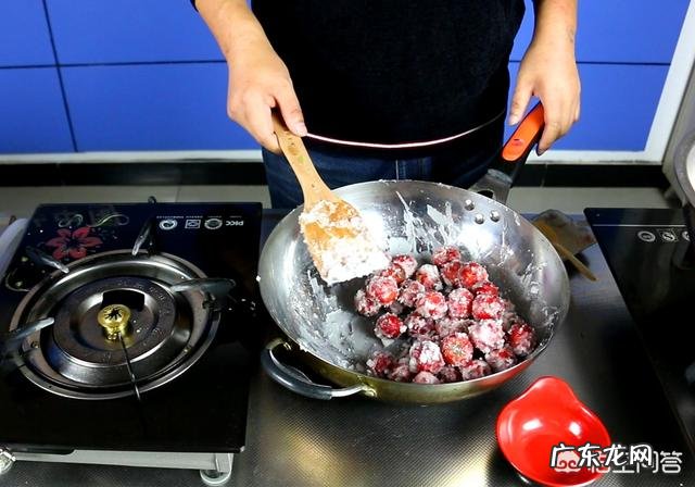 冰糖山楂糖雪球的做法 做糖雪球山楂时糖怎么炒的?