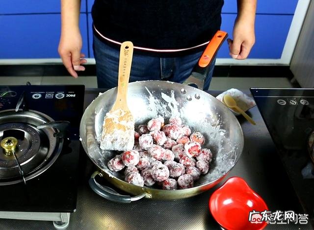 冰糖山楂糖雪球的做法 做糖雪球山楂时糖怎么炒的?