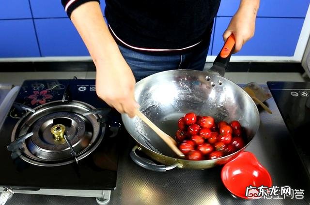 冰糖山楂糖雪球的做法 做糖雪球山楂时糖怎么炒的?