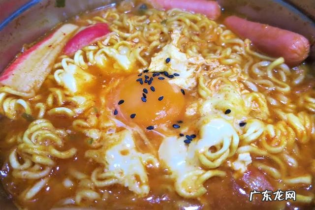 韩国人真的那么爱吃泡面吗?韩国泡面和中国的有什么不同?