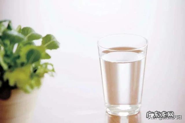 睡觉前和起床后喝一杯温开水对身体有什么好处吗