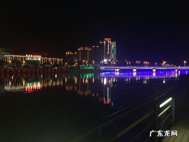 为什么很多四川人外出打工不选择成都，而去重庆浙江广东呢