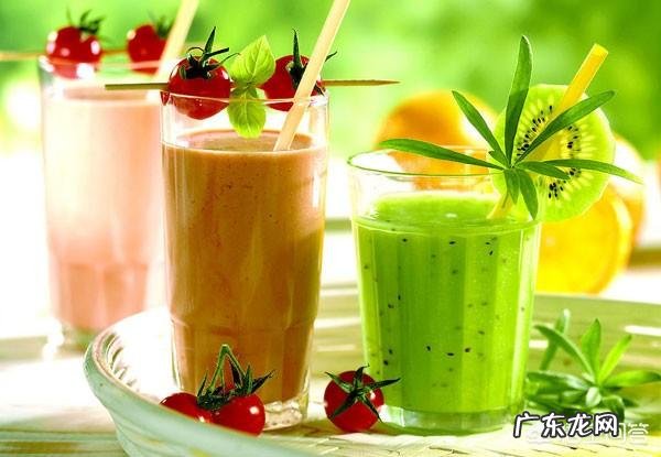 早晨喝榨的果汁和蔬菜汁对健康有益吗?