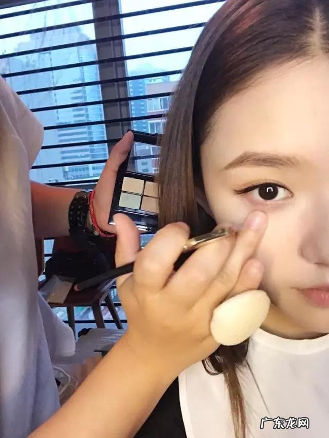 林允素颜录视频分享化妆技巧，她用的化妆品多少钱？