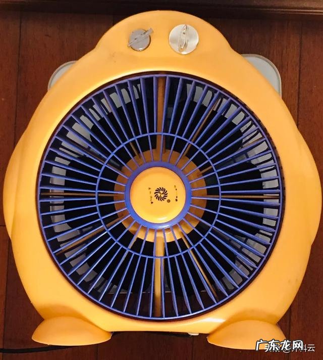 夏季怎样使用电风扇能让风更清凉?