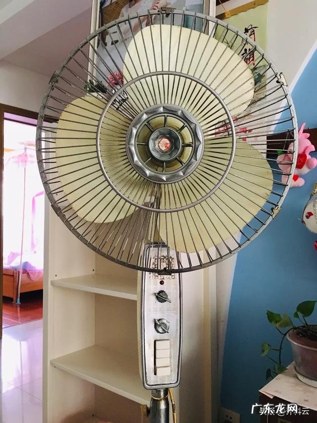 夏季怎样使用电风扇能让风更清凉?