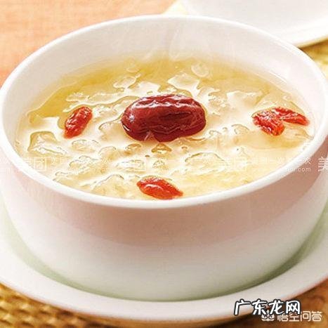 40岁左右的女人该如何把握穿搭