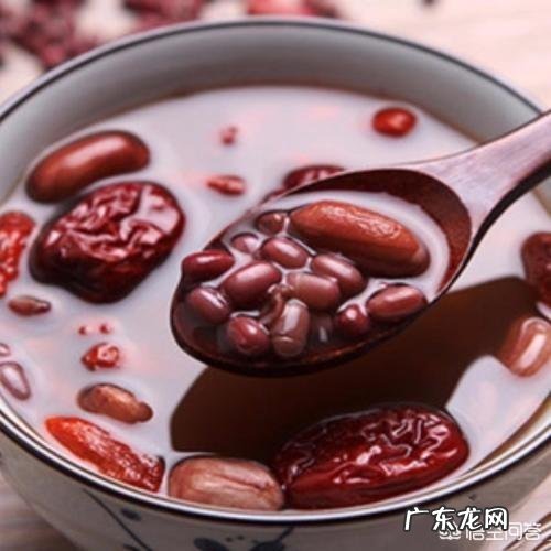 40岁左右的女人该如何把握穿搭