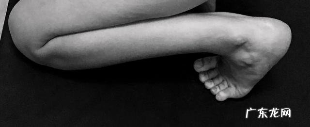 膝盖窝如何拉伸?请问膝盖窝怎么拉伸呀?