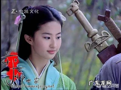 毛衣跟阔腿裤怎么搭能大气时髦?