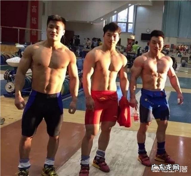 深蹲一般多大重量和一组多少下为最佳?