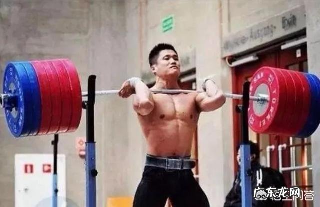 深蹲一般多大重量和一组多少下为最佳?