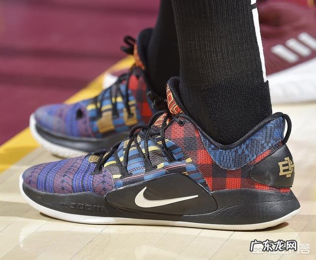 Nike旗下有没有适合大体重突破型大前锋的篮球鞋?