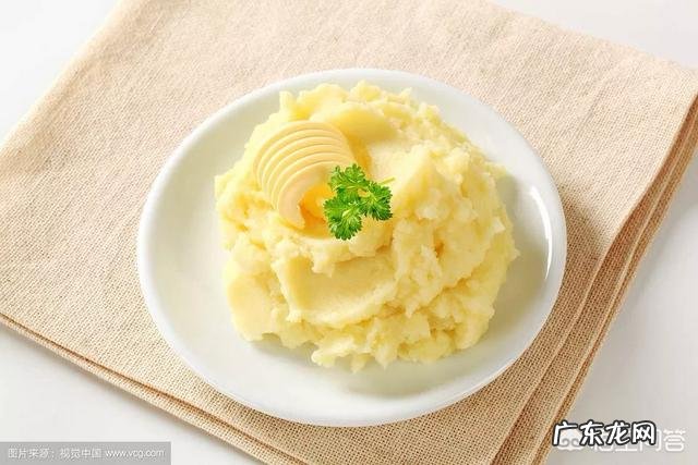 如何给六个月的宝宝做土豆泥和菜?