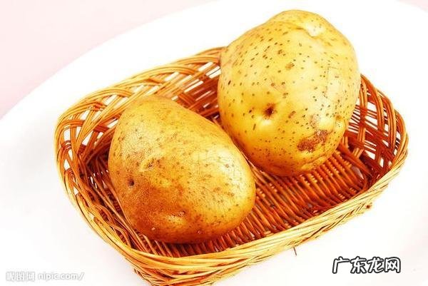 如何给六个月的宝宝做土豆泥和菜?