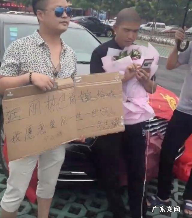 那些徒步的人，真的是走路去嘛？