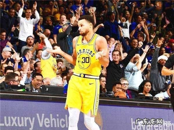 为何库里身高1.91m,弹跳90cm,却只能勉扣篮