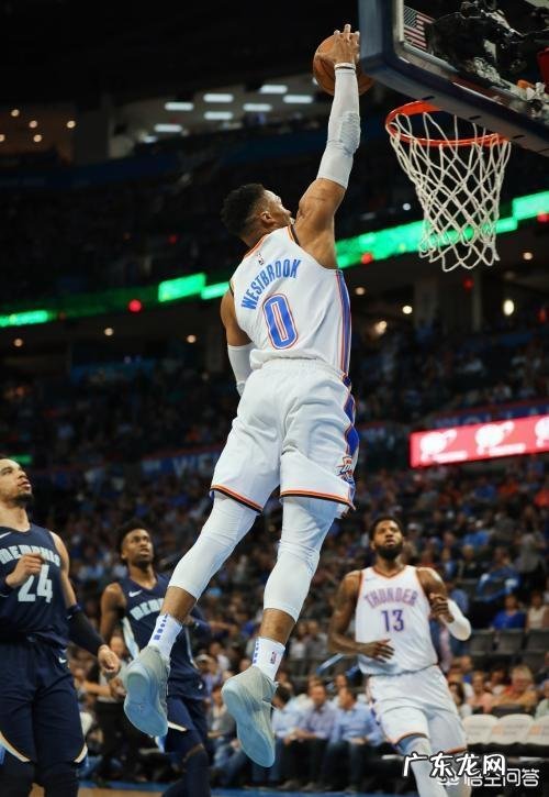 为何库里身高1.91m,弹跳90cm,却只能勉扣篮