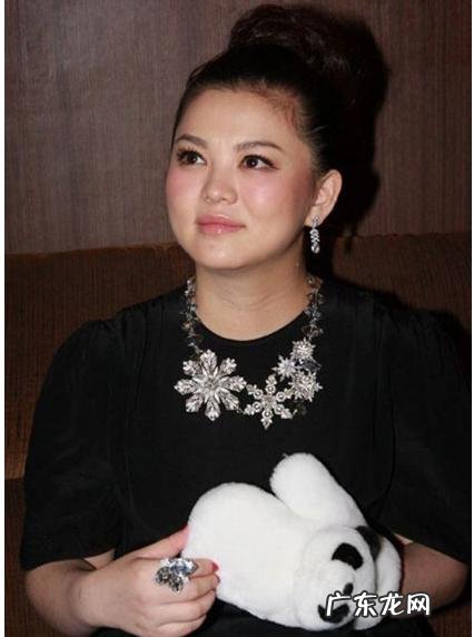 为什么张柏芝生完三胎后变得很活跃很勤劳?