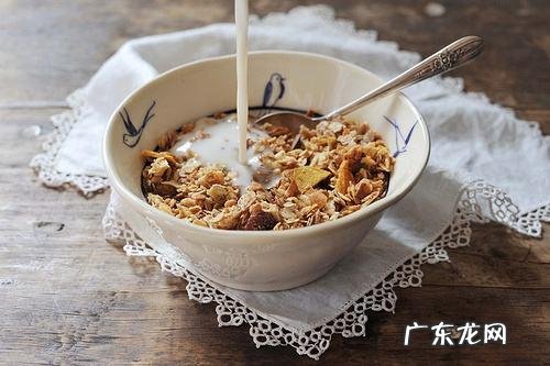 牛奶麦片的营养 麦片跟牛奶一起喝起啥作用?