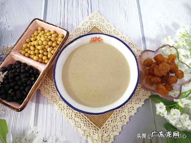 很多人自己榨豆浆，往里加核桃、燕麦、枸杞等，这真的健康吗？