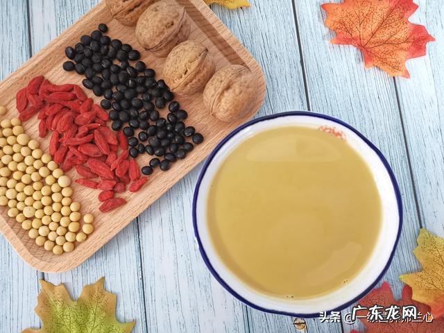 很多人自己榨豆浆，往里加核桃、燕麦、枸杞等，这真的健康吗？