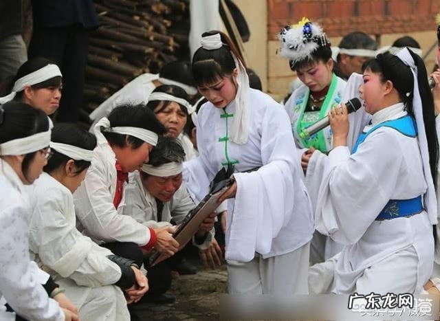 是不是夫妻生活久了，就彼此关心不多了呢？