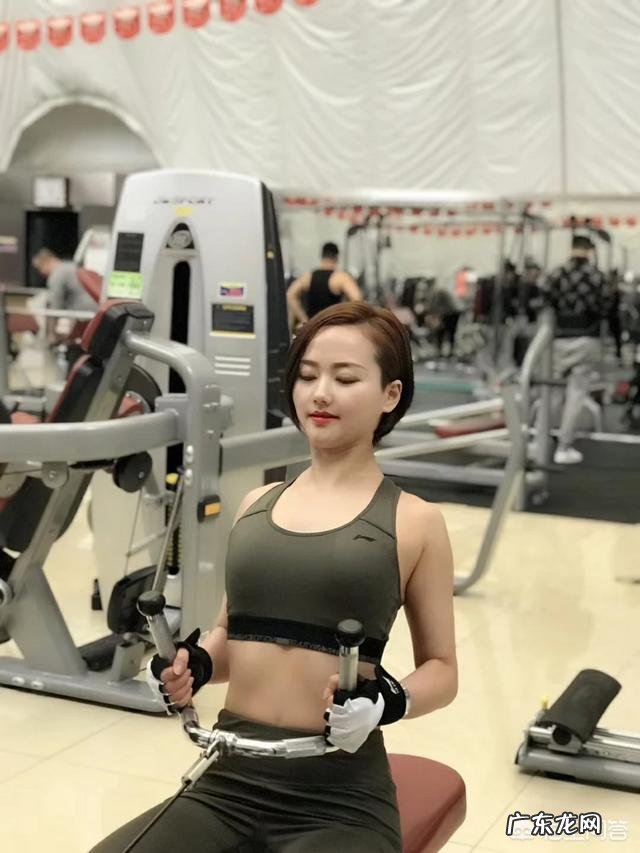 新人健身教练怎么去选一家健身房 有个美女健身教练是种什么体验?