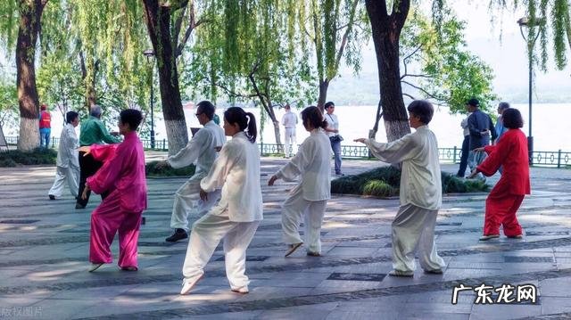 为何现在脑梗的人越来越多，并且偏年轻化？