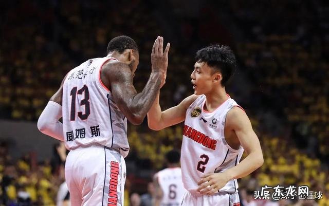 你认为胡明轩和赵睿两人,谁更适合代言Nike?