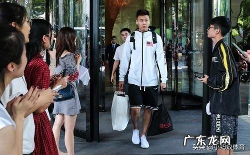 你认为胡明轩和赵睿两人,谁更适合代言Nike?