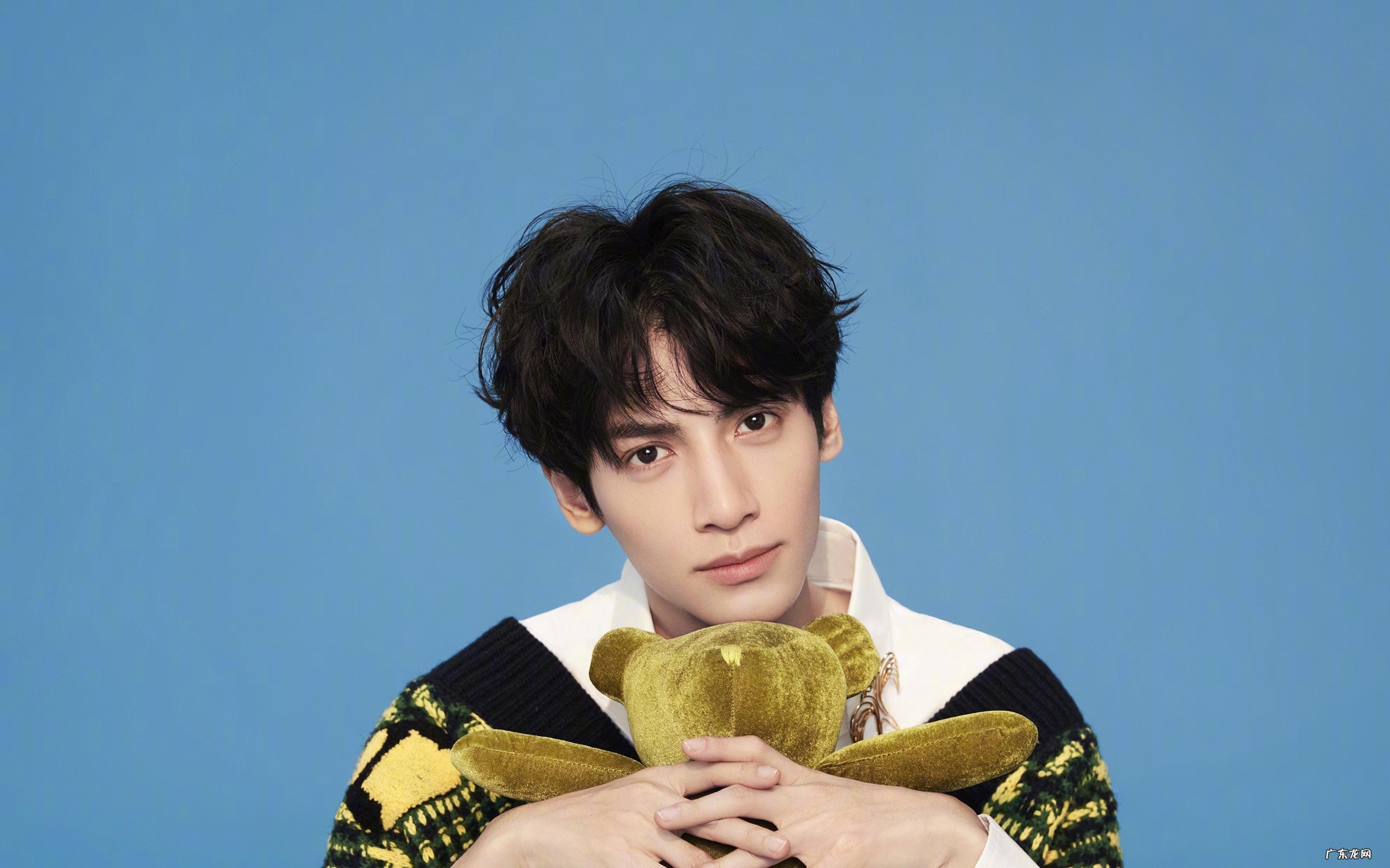 八哥怎么养？一天吃几顿？怎么才能让它说话？