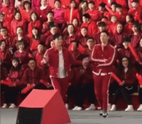 李晨、朱亚文魔性秧歌舞一夜之间霸占抖音热搜榜是怎么回事？