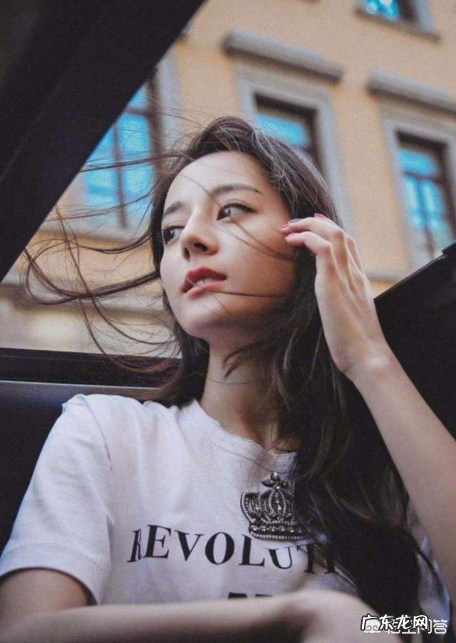 杨幂旗下的李溪芮最近很火,她会是下个迪丽热巴吗