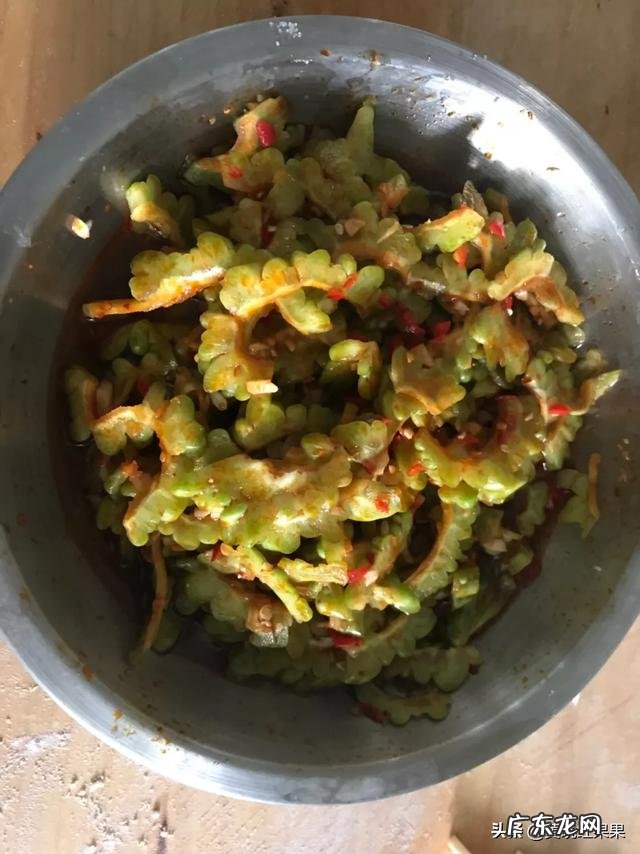 农村人常说苦瓜可以生吃,有降暑的效果,是真的吗?