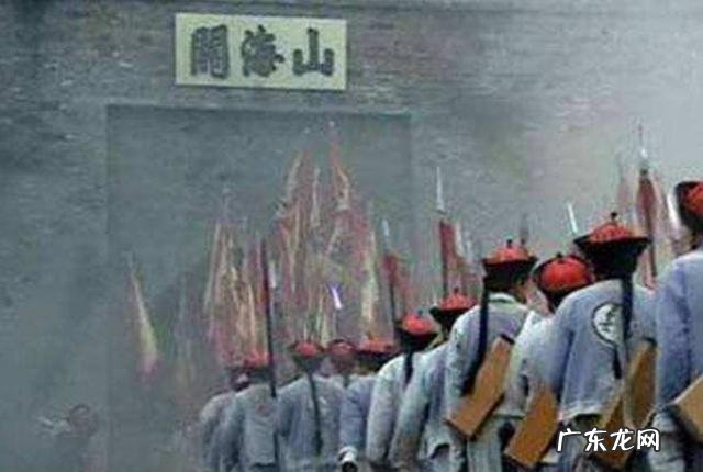 《明朝那些事儿》看完了，想看历史的书籍白话文的有哪些推荐？