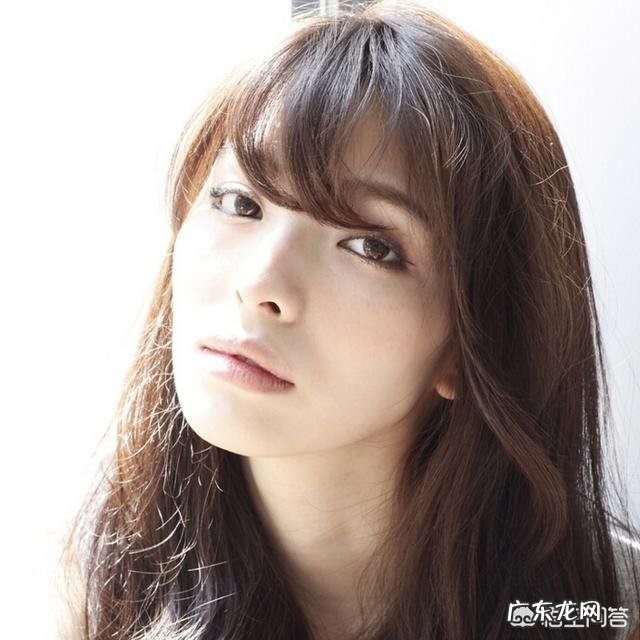 脸很胖的人,头发拉直好看吗那剪什么样的头型适合胖胖的脸呢