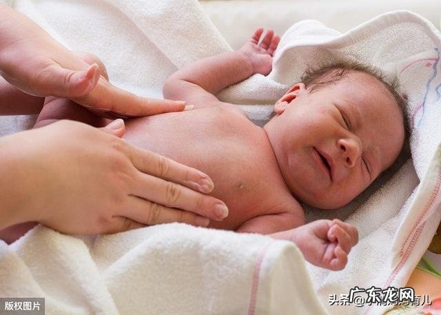 婴幼儿喝奶粉,奶粉量有标准吗