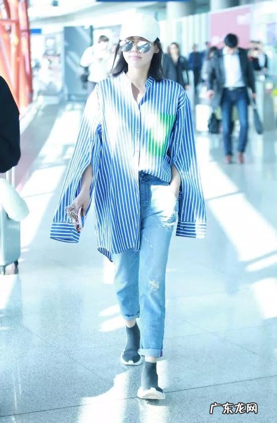 在冬季,平底绒面中筒靴该怎么搭配?