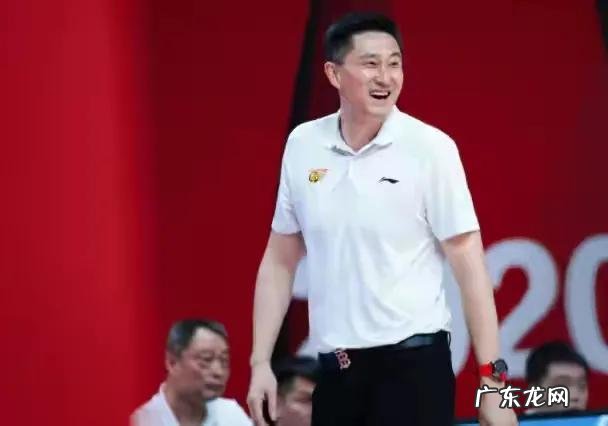 赵睿为什么穿8号球衣向朱芳雨炫耀？