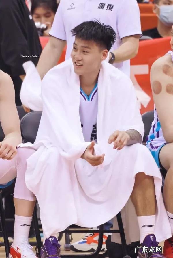 赵睿为什么穿8号球衣向朱芳雨炫耀？